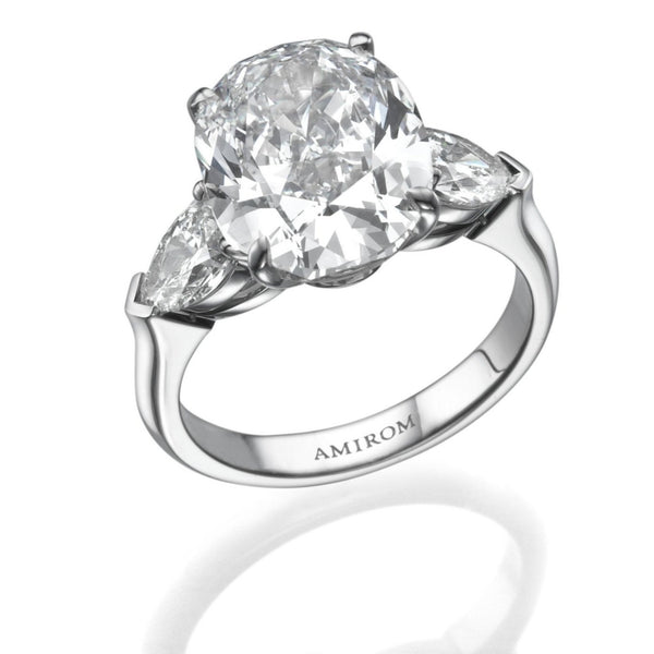Exclusive Ring - Oval Cut Diamond